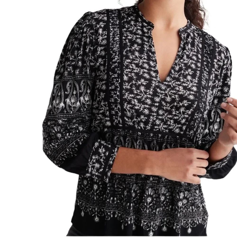 Lucky Brand Black and White floral boho flowy Women's knit Top Size Medium